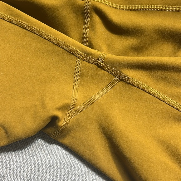 Lululemon Wunder Train bike shorts EUC! - Picture 4 of 4